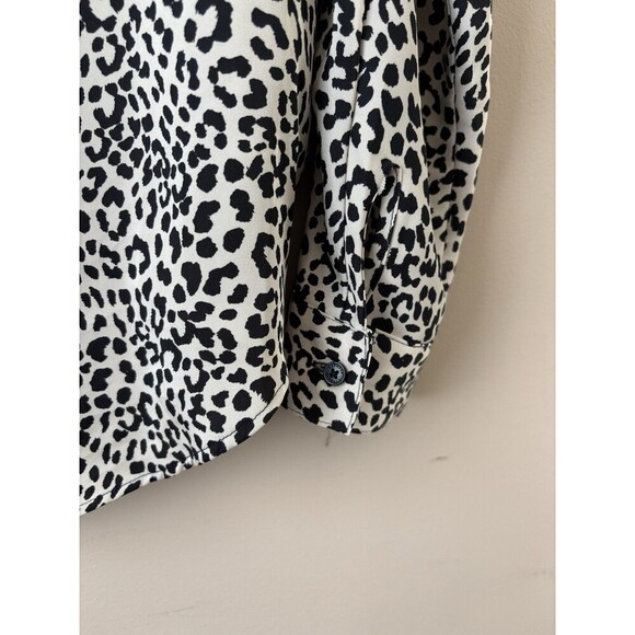 Express Women’s Button Down Shirt Cheetah Print Essential Blouse Size Medium - Picture 4 of 11